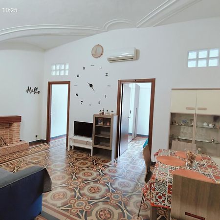 Giulio'S Apartment Catania Bagian luar foto