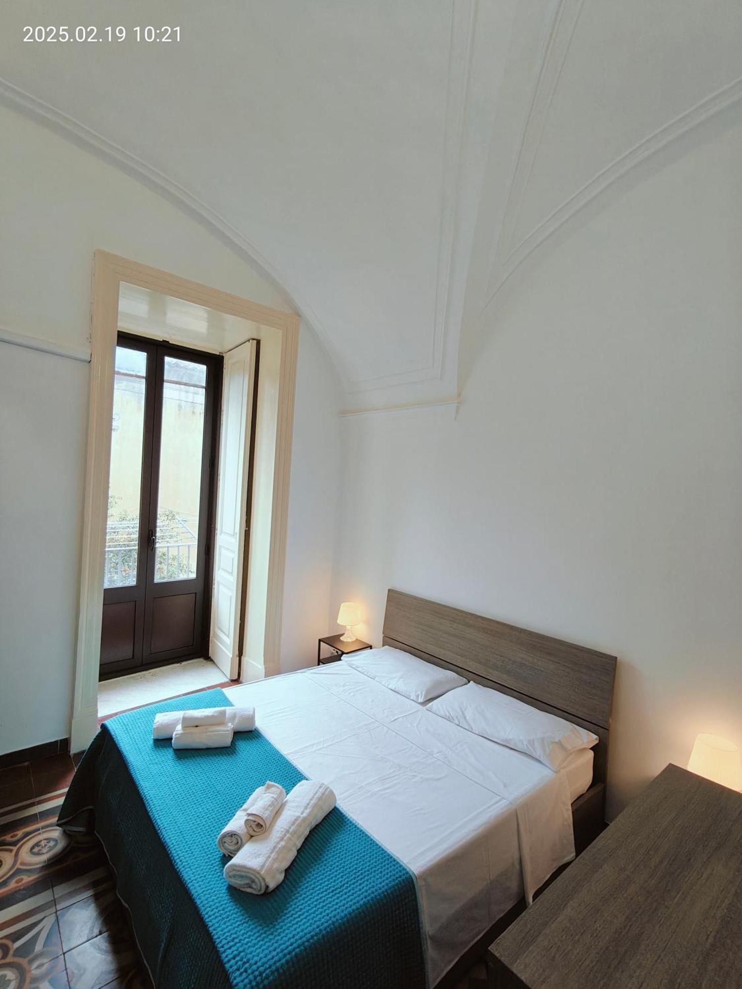 Giulio'S Apartment Catania Bagian luar foto